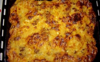 Moussakaens magi: Fra middelhavets hjerte til dit middagsbord